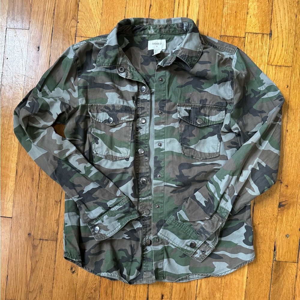 Women’s Size Small Camo Shirt Jacket